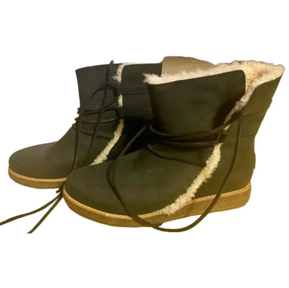 UGG Shoes - UGG leather and shearling ankle boots size 9. New